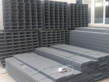 濟(jì)南鍍鋅橋架與玻璃鋼橋架哪里好？